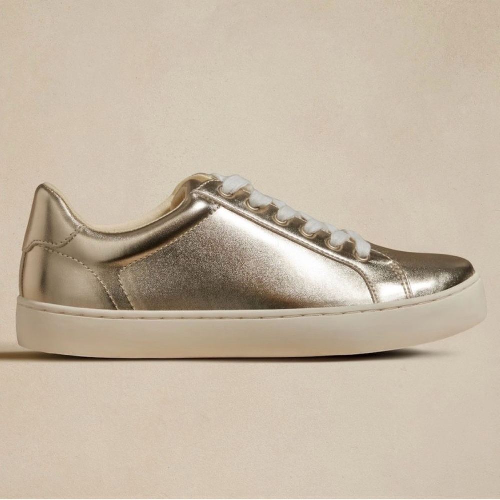 ⭐️Banana Republic Gold Metallic Lace-Up Sneakers